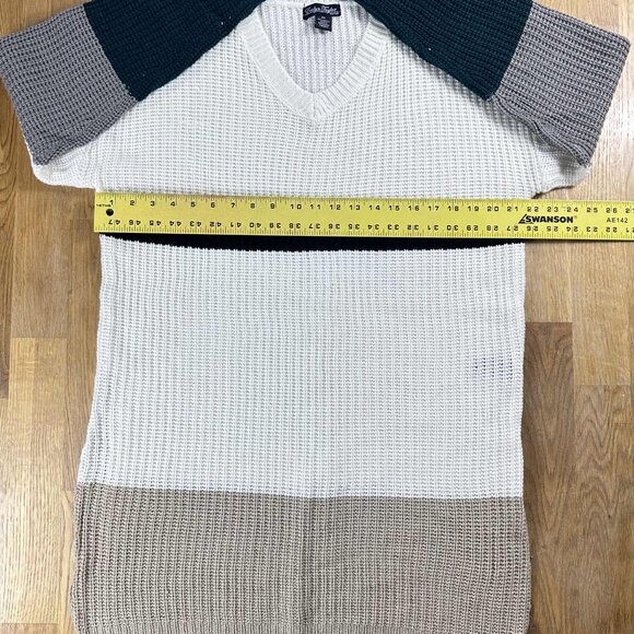 Evelyn Taylor Color-block Knit Oversized V-Neck Sweater (Fall Collection) - Picture 9 of 10